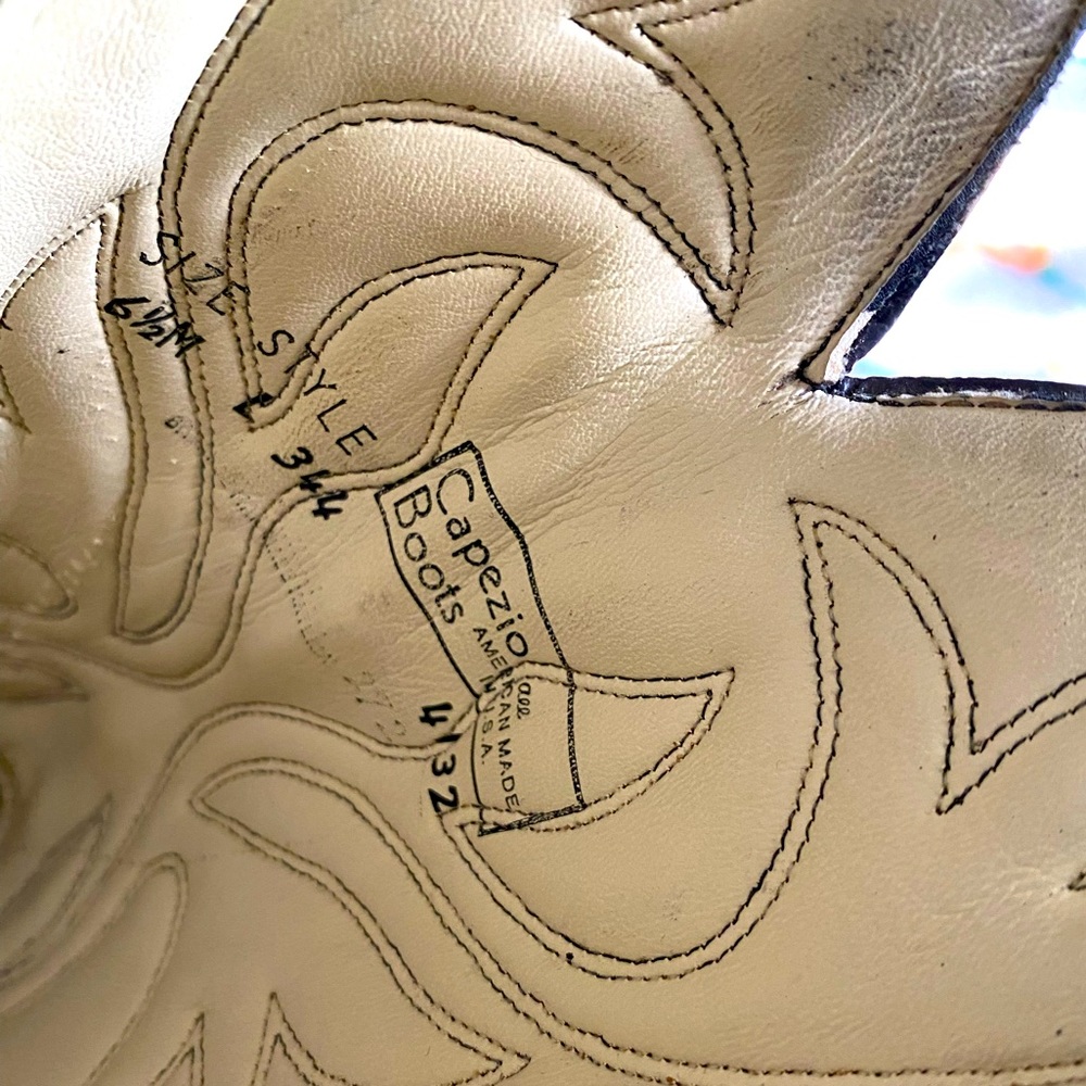 Girls boots, dress boots, gently used, smoke free home, small heel, 6 1/2